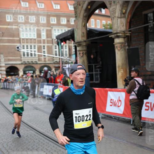05.10.2025 - 20. swb-Marathon Bremen Yannick Fuchs http://msf.ph/oto/9264197 05.10.2025 10:50:23 Ziel 9579, 9645, 9689, 10022, 10356, 10400, 10443, 11104 meine-sportfotos.de