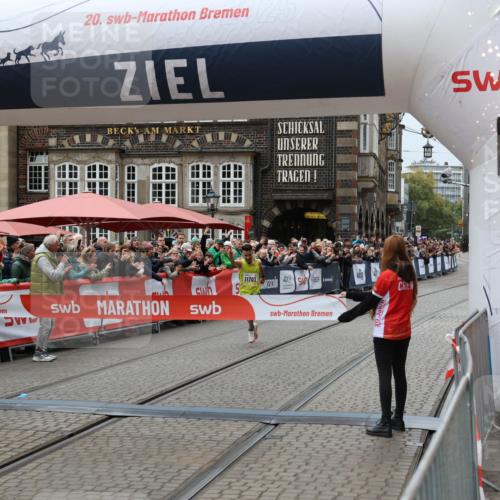05.10.2025 - 20. swb-Marathon Bremen Yannick Fuchs http://msf.ph/oto/9264202 05.10.2025 12:04:41 Ziel 11703 meine-sportfotos.de