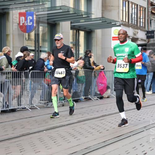 05.10.2025 - 20. swb-Marathon Bremen Strokosch-Dieckow http://msf.ph/oto/9264210 05.10.2025 11:04:03 Ziel 8111, 9394, 9448, 9537, 9610, 9684, 10098, 10278, 10439, 10483, 10531, 10674, 10678, 10853, 10869, 10956, 11001, 11044, 11077, 11102, 11200, 11542, 11685, 11704, 8111, 9394, 9448, 9537, 9610, 9684, 10098, 10278, 10439, 10483, 10531, 10674, 10678, 10853, 10869, 10956, 11001, 11044, 11077, 11102, 11200, 11542, 11685 meine-sportfotos.de
