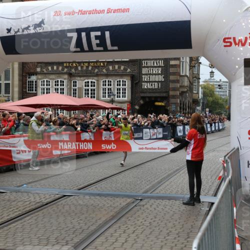 05.10.2025 - 20. swb-Marathon Bremen Yannick Fuchs http://msf.ph/oto/9264221 05.10.2025 12:04:42 Ziel 11703 meine-sportfotos.de