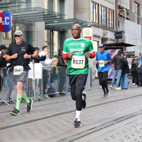 05.10.2025 - 20. swb-Marathon Bremen Strokosch-Dieckow http://msf.ph/oto/9264222 05.10.2025 11:04:04 Ziel 8111, 9394, 9448, 9537, 9610, 9684, 10098, 10278, 10439, 10483, 10531, 10674, 10678, 10869, 10956, 11001, 11044, 11077, 11196, 11200, 11542, 11685, 11704, 8111, 9394, 9448, 9537, 9610, 9684, 10098, 10278, 10439, 10483, 10531, 10674, 10678, 10869, 10956, 11001, 11044, 11077, 11196, 11200, 11542, 11685 meine-sportfotos.de