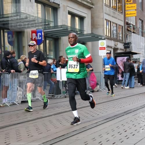 05.10.2025 - 20. swb-Marathon Bremen Strokosch-Dieckow http://msf.ph/oto/9264233 05.10.2025 11:04:04 Ziel 8111, 9394, 9448, 9537, 9610, 9684, 10098, 10278, 10439, 10483, 10531, 10674, 10678, 10869, 10956, 11001, 11044, 11077, 11196, 11200, 11542, 11685, 11704, 8111, 9394, 9448, 9537, 9610, 9684, 10098, 10278, 10439, 10483, 10531, 10674, 10678, 10869, 10956, 11001, 11044, 11077, 11196, 11200, 11542, 11685 meine-sportfotos.de
