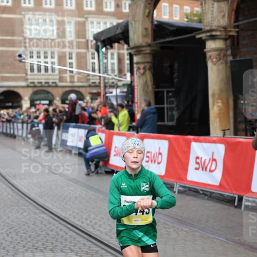05.10.2025 - 20. swb-Marathon Bremen Yannick Fuchs http://msf.ph/oto/9264240 05.10.2025 10:50:25 Ziel 9579, 9689, 10022, 10356, 10400, 10443, 10923 meine-sportfotos.de