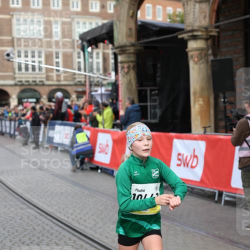 05.10.2025 - 20. swb-Marathon Bremen Yannick Fuchs http://msf.ph/oto/9264263 05.10.2025 10:50:25 Ziel 9579, 9689, 10022, 10356, 10400, 10443, 10923 meine-sportfotos.de