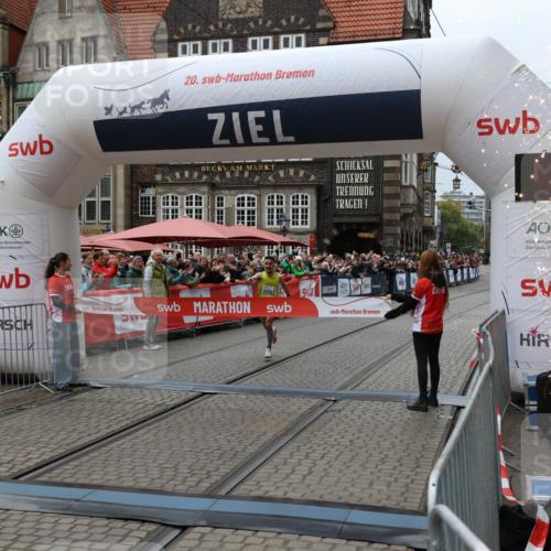 05.10.2025 - 20. swb-Marathon Bremen Yannick Fuchs http://msf.ph/oto/9264284 05.10.2025 12:04:42 Ziel 11703 meine-sportfotos.de