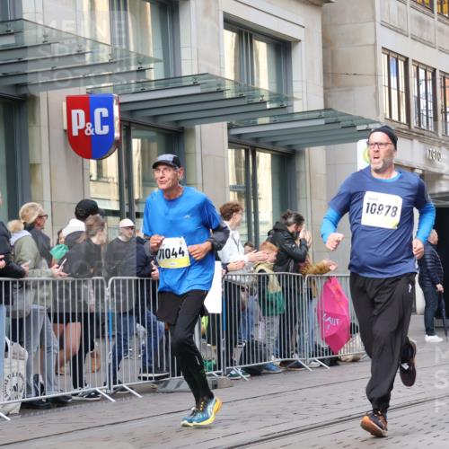 05.10.2025 - 20. swb-Marathon Bremen Strokosch-Dieckow http://msf.ph/oto/9264287 05.10.2025 11:04:06 Ziel 8111, 9394, 9448, 9537, 9610, 9684, 9915, 10278, 10439, 10483, 10485, 10531, 10674, 10678, 10869, 10956, 11044, 11196, 11200, 11542, 11704, 8111, 9394, 9448, 9537, 9610, 9684, 9915, 10278, 10439, 10483, 10485, 10531, 10674, 10678, 10869, 10956, 11044, 11196, 11200, 11542 meine-sportfotos.de