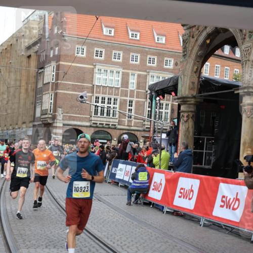 05.10.2025 - 20. swb-Marathon Bremen Yannick Fuchs http://msf.ph/oto/9264288 05.10.2025 10:50:28 Ziel 8866, 9740, 10022, 10400, 10443, 10537, 10923, 11022, 11460 meine-sportfotos.de