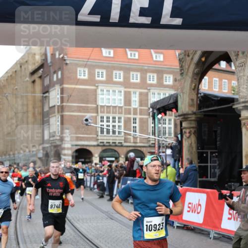 05.10.2025 - 20. swb-Marathon Bremen Yannick Fuchs http://msf.ph/oto/9264295 05.10.2025 10:50:28 Ziel 8866, 9740, 10022, 10400, 10443, 10537, 10923, 11022, 11460 meine-sportfotos.de