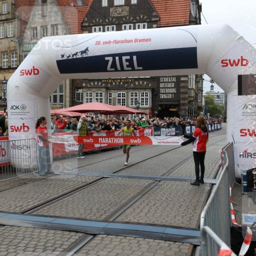 05.10.2025 - 20. swb-Marathon Bremen Yannick Fuchs http://msf.ph/oto/9264300 05.10.2025 12:04:42 Ziel 11703 meine-sportfotos.de