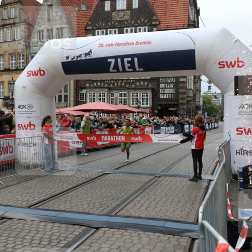 05.10.2025 - 20. swb-Marathon Bremen Yannick Fuchs http://msf.ph/oto/9264308 05.10.2025 12:04:42 Ziel 11703 meine-sportfotos.de