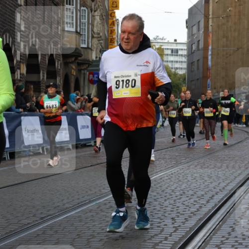 05.10.2025 - 20. swb-Marathon Bremen Strokosch-Dieckow http://msf.ph/oto/9264310 05.10.2025 11:07:23 Ziel 7779, 9180, 9334, 9483, 9628, 9780, 10037, 10160, 10223, 10286, 10330, 10332, 10582, 10737, 10824, 10836, 10854, 11122, 11159, 11258, 11262, 11329, 11384, 11529 meine-sportfotos.de