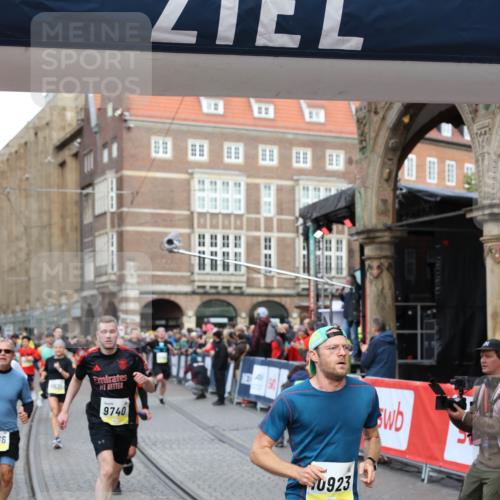 05.10.2025 - 20. swb-Marathon Bremen Yannick Fuchs http://msf.ph/oto/9264315 05.10.2025 10:50:28 Ziel 8866, 9740, 10022, 10400, 10443, 10537, 10923, 11022, 11460 meine-sportfotos.de