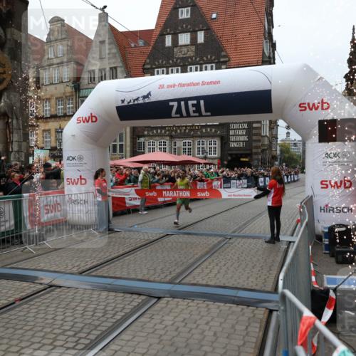 05.10.2025 - 20. swb-Marathon Bremen Yannick Fuchs http://msf.ph/oto/9264316 05.10.2025 12:04:42 Ziel 11703 meine-sportfotos.de