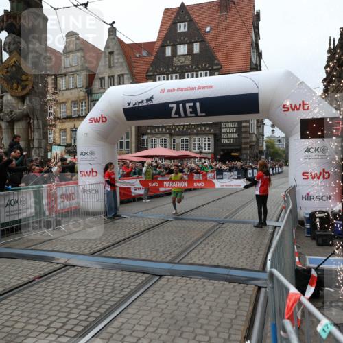 05.10.2025 - 20. swb-Marathon Bremen Yannick Fuchs http://msf.ph/oto/9264327 05.10.2025 12:04:43 Ziel 11703 meine-sportfotos.de