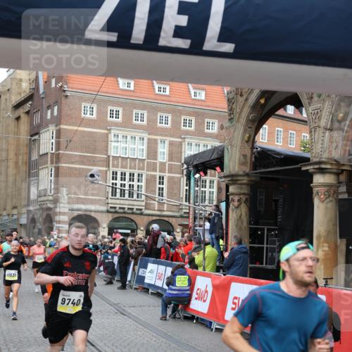 05.10.2025 - 20. swb-Marathon Bremen Yannick Fuchs http://msf.ph/oto/9264328 05.10.2025 10:50:29 Ziel 8866, 9740, 10022, 10443, 10537, 10923, 11022, 11254, 11298, 11460, 11531 meine-sportfotos.de