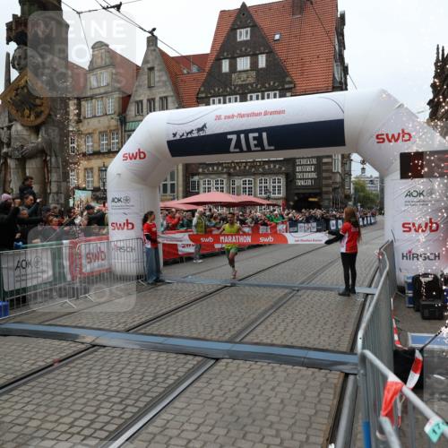 05.10.2025 - 20. swb-Marathon Bremen Yannick Fuchs http://msf.ph/oto/9264339 05.10.2025 12:04:43 Ziel 11703 meine-sportfotos.de