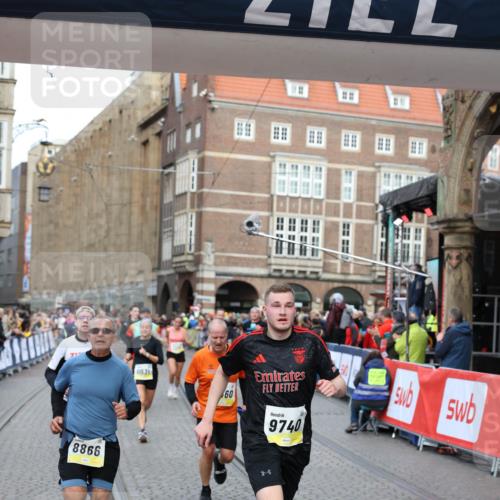 05.10.2025 - 20. swb-Marathon Bremen Yannick Fuchs http://msf.ph/oto/9264351 05.10.2025 10:50:29 Ziel 8866, 9740, 10022, 10443, 10537, 10923, 11022, 11254, 11298, 11460, 11531 meine-sportfotos.de