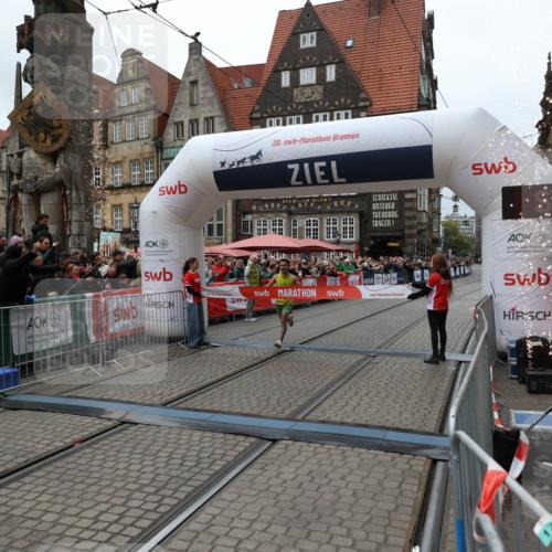 05.10.2025 - 20. swb-Marathon Bremen Yannick Fuchs http://msf.ph/oto/9264361 05.10.2025 12:04:43 Ziel 11703 meine-sportfotos.de
