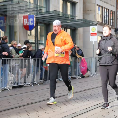 05.10.2025 - 20. swb-Marathon Bremen Strokosch-Dieckow http://msf.ph/oto/9264365 05.10.2025 11:04:09 Ziel 8111, 9394, 9448, 9537, 9610, 9623, 9684, 9750, 9771, 9915, 10278, 10439, 10483, 10485, 10531, 10532, 10674, 10678, 10869, 10956, 11044, 11196, 11200, 11542, 11704, 8111, 9394, 9448, 9537, 9610, 9623, 9684, 9750, 9771, 9915, 10278, 10439, 10483, 10485, 10531, 10532, 10674, 10678, 10869, 10956, 11044, 11196, 11200, 11542 meine-sportfotos.de