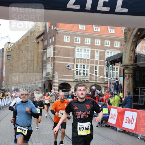 05.10.2025 - 20. swb-Marathon Bremen Yannick Fuchs http://msf.ph/oto/9264368 05.10.2025 10:50:29 Ziel 8866, 9740, 10022, 10443, 10537, 10923, 11022, 11254, 11298, 11460, 11531 meine-sportfotos.de