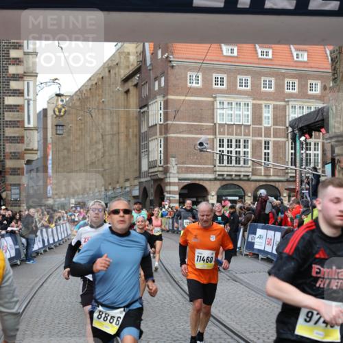 05.10.2025 - 20. swb-Marathon Bremen Yannick Fuchs http://msf.ph/oto/9264377 05.10.2025 10:50:30 Ziel 8866, 9740, 10443, 10537, 10923, 11022, 11254, 11298, 11460, 11531, 11740 meine-sportfotos.de