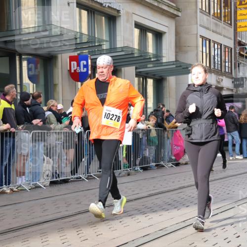 05.10.2025 - 20. swb-Marathon Bremen Strokosch-Dieckow http://msf.ph/oto/9264379 05.10.2025 11:04:09 Ziel 8111, 9394, 9448, 9537, 9610, 9623, 9684, 9750, 9771, 9915, 10278, 10439, 10483, 10485, 10531, 10532, 10674, 10678, 10869, 10956, 11044, 11196, 11200, 11542, 11704, 8111, 9394, 9448, 9537, 9610, 9623, 9684, 9750, 9771, 9915, 10278, 10439, 10483, 10485, 10531, 10532, 10674, 10678, 10869, 10956, 11044, 11196, 11200, 11542 meine-sportfotos.de