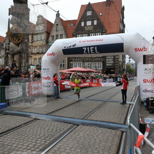 05.10.2025 - 20. swb-Marathon Bremen Yannick Fuchs http://msf.ph/oto/9264382 05.10.2025 12:04:43 Ziel 11703 meine-sportfotos.de