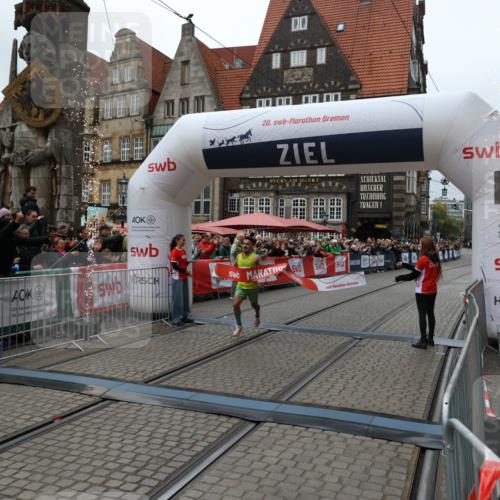 05.10.2025 - 20. swb-Marathon Bremen Yannick Fuchs http://msf.ph/oto/9264396 05.10.2025 12:04:43 Ziel 11703 meine-sportfotos.de