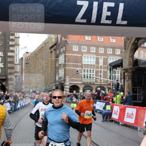 05.10.2025 - 20. swb-Marathon Bremen Yannick Fuchs http://msf.ph/oto/9264399 05.10.2025 10:50:30 Ziel 8866, 9740, 10443, 10537, 10923, 11022, 11254, 11298, 11460, 11531, 11740 meine-sportfotos.de