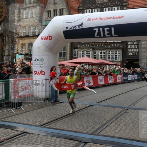 05.10.2025 - 20. swb-Marathon Bremen Yannick Fuchs http://msf.ph/oto/9264413 05.10.2025 12:04:43 Ziel 11703 meine-sportfotos.de