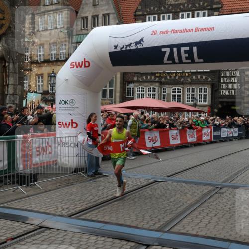 05.10.2025 - 20. swb-Marathon Bremen Yannick Fuchs http://msf.ph/oto/9264416 05.10.2025 12:04:43 Ziel 11703 meine-sportfotos.de