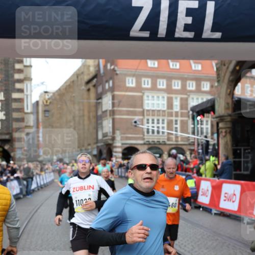 05.10.2025 - 20. swb-Marathon Bremen Yannick Fuchs http://msf.ph/oto/9264418 05.10.2025 10:50:30 Ziel 8866, 9740, 10443, 10537, 10923, 11022, 11254, 11298, 11460, 11531, 11740 meine-sportfotos.de