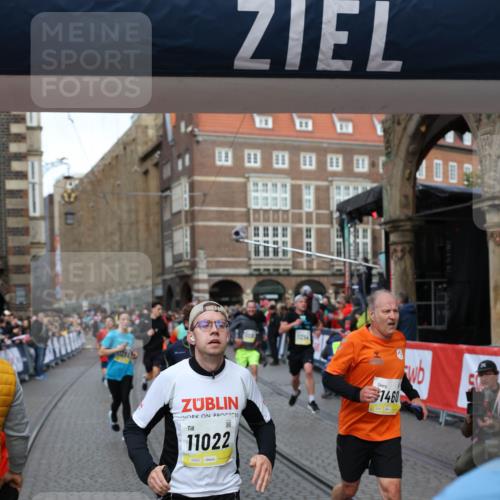 05.10.2025 - 20. swb-Marathon Bremen Yannick Fuchs http://msf.ph/oto/9264439 05.10.2025 10:50:31 Ziel 8866, 9740, 10066, 10443, 10537, 10638, 10923, 11022, 11239, 11241, 11254, 11298, 11460, 11531, 11740 meine-sportfotos.de