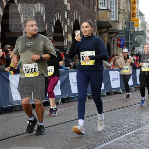 05.10.2025 - 20. swb-Marathon Bremen Strokosch-Dieckow http://msf.ph/oto/9264447 05.10.2025 11:07:26 Ziel 7779, 9483, 9780, 10037, 10160, 10223, 10737, 10776, 10854, 11122, 11159, 11262, 11384, 11529, 11584 meine-sportfotos.de