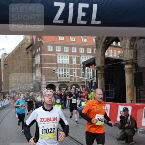 05.10.2025 - 20. swb-Marathon Bremen Yannick Fuchs http://msf.ph/oto/9264449 05.10.2025 10:50:31 Ziel 8866, 9740, 10066, 10443, 10537, 10638, 10923, 11022, 11239, 11241, 11254, 11298, 11460, 11531, 11740 meine-sportfotos.de