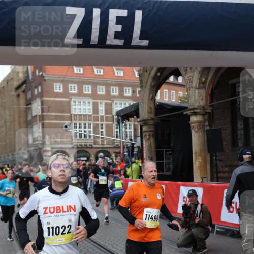05.10.2025 - 20. swb-Marathon Bremen Yannick Fuchs http://msf.ph/oto/9264457 05.10.2025 10:50:31 Ziel 8866, 9740, 10066, 10443, 10537, 10638, 10923, 11022, 11239, 11241, 11254, 11298, 11460, 11531, 11740 meine-sportfotos.de