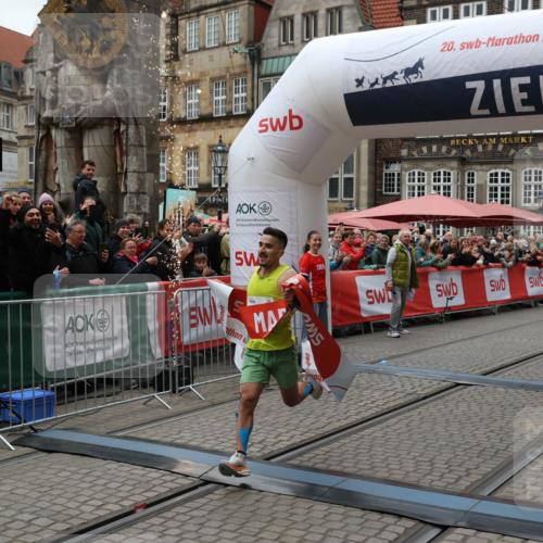 05.10.2025 - 20. swb-Marathon Bremen Yannick Fuchs http://msf.ph/oto/9264467 05.10.2025 12:04:44 Ziel 11703 meine-sportfotos.de