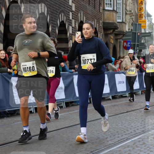 05.10.2025 - 20. swb-Marathon Bremen Strokosch-Dieckow http://msf.ph/oto/9264476 05.10.2025 11:07:26 Ziel 7779, 9483, 9780, 10037, 10160, 10223, 10737, 10776, 10854, 11122, 11159, 11262, 11384, 11529, 11584 meine-sportfotos.de