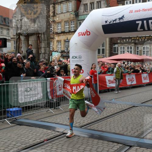 05.10.2025 - 20. swb-Marathon Bremen Yannick Fuchs http://msf.ph/oto/9264479 05.10.2025 12:04:44 Ziel 11703 meine-sportfotos.de