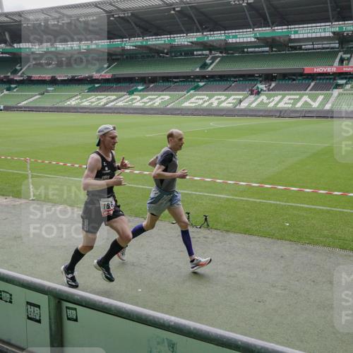 05.10.2025 - 20. swb-Marathon Bremen Michael Burmester http://msf.ph/oto/9264492 05.10.2025 12:06:30 Laufen im Stadion 282, 485, 594, 680, 1233, 1628 meine-sportfotos.de