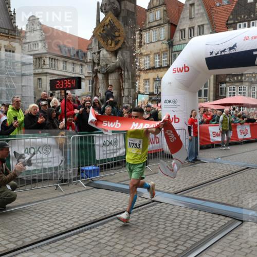 05.10.2025 - 20. swb-Marathon Bremen Yannick Fuchs http://msf.ph/oto/9264500 05.10.2025 12:04:44 Ziel 11703 meine-sportfotos.de