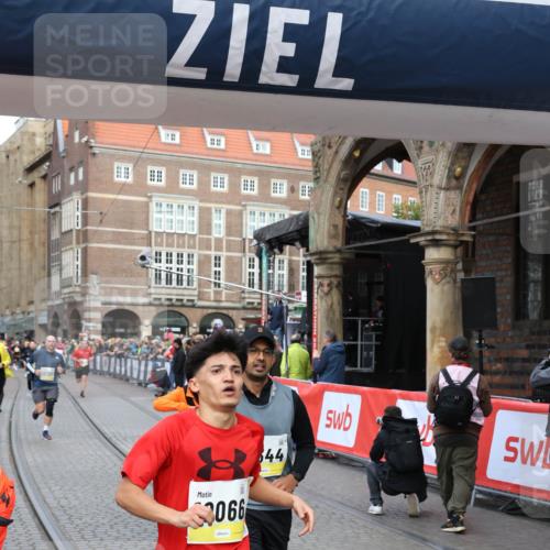 05.10.2025 - 20. swb-Marathon Bremen Yannick Fuchs http://msf.ph/oto/9264514 05.10.2025 10:50:35 Ziel 8866, 9337, 9740, 10066, 10199, 10537, 10638, 10923, 11022, 11239, 11241, 11254, 11298, 11344, 11460, 11531, 11660, 11740 meine-sportfotos.de