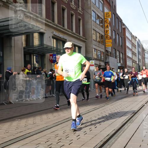 05.10.2025 - 20. swb-Marathon Bremen Strokosch-Dieckow http://msf.ph/oto/9264518 05.10.2025 11:04:14 Ziel 8111, 9394, 9532, 9610, 9623, 9684, 9750, 9765, 9771, 9812, 9915, 10278, 10422, 10439, 10451, 10483, 10485, 10531, 10532, 10557, 10674, 10678, 10869, 10956, 10964, 11035, 11044, 11196, 11200, 11427, 11542, 11546, 11704, 8111, 9394, 9532, 9610, 9623, 9684, 9750, 9765, 9771, 9812, 9915, 10278, 10422, 10439, 10451, 10483, 10485, 10531, 10532, 10557, 10674, 10678, 10869, 10956, 10964, 11035, 11044, 11196, 11200, 11427, 11542, 11546 meine-sportfotos.de