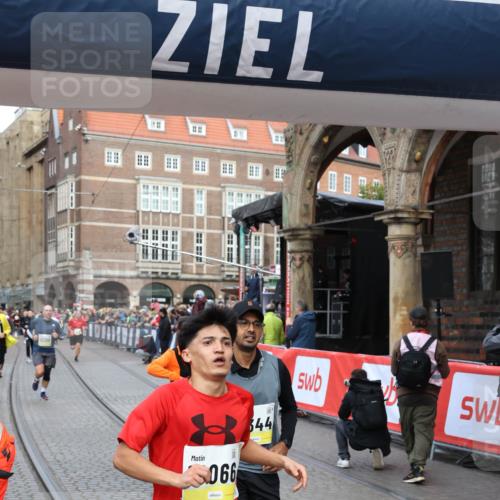05.10.2025 - 20. swb-Marathon Bremen Yannick Fuchs http://msf.ph/oto/9264523 05.10.2025 10:50:35 Ziel 8866, 9337, 9740, 10066, 10199, 10537, 10638, 10923, 11022, 11239, 11241, 11254, 11298, 11344, 11460, 11531, 11660, 11740 meine-sportfotos.de