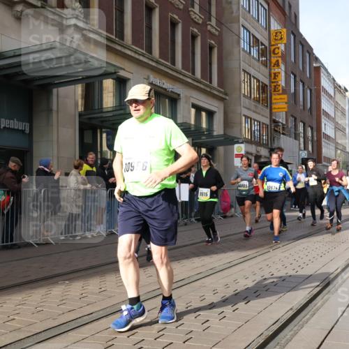 05.10.2025 - 20. swb-Marathon Bremen Strokosch-Dieckow http://msf.ph/oto/9264531 05.10.2025 11:04:15 Ziel 8111, 9394, 9532, 9610, 9623, 9750, 9765, 9771, 9812, 9915, 10278, 10422, 10439, 10451, 10483, 10485, 10531, 10532, 10557, 10674, 10678, 10869, 10956, 10964, 11035, 11044, 11196, 11427, 11542, 11546, 11615, 11704, 8111, 9394, 9532, 9610, 9623, 9750, 9765, 9771, 9812, 9915, 10278, 10422, 10439, 10451, 10483, 10485, 10531, 10532, 10557, 10674, 10678, 10869, 10956, 10964, 11035, 11044, 11196, 11427, 11542, 11546 meine-sportfotos.de