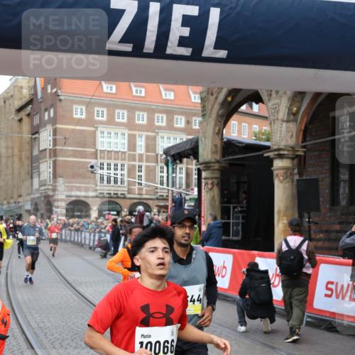 05.10.2025 - 20. swb-Marathon Bremen Yannick Fuchs http://msf.ph/oto/9264533 05.10.2025 10:50:36 Ziel 8866, 9337, 9740, 10066, 10199, 10537, 10638, 11022, 11239, 11241, 11254, 11298, 11344, 11460, 11531, 11660, 11740 meine-sportfotos.de