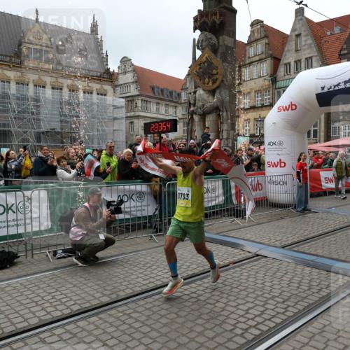05.10.2025 - 20. swb-Marathon Bremen Yannick Fuchs http://msf.ph/oto/9264534 05.10.2025 12:04:44 Ziel 11703 meine-sportfotos.de