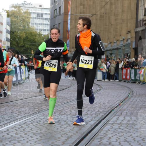 05.10.2025 - 20. swb-Marathon Bremen Strokosch-Dieckow http://msf.ph/oto/9264537 05.10.2025 11:07:27 Ziel 7779, 9483, 9780, 10037, 10160, 10223, 10585, 10737, 10776, 10854, 11122, 11159, 11262, 11384, 11529, 11584 meine-sportfotos.de