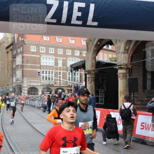 05.10.2025 - 20. swb-Marathon Bremen Yannick Fuchs http://msf.ph/oto/9264540 05.10.2025 10:50:36 Ziel 8866, 9337, 9740, 10066, 10199, 10537, 10638, 11022, 11239, 11241, 11254, 11298, 11344, 11460, 11531, 11660, 11740 meine-sportfotos.de