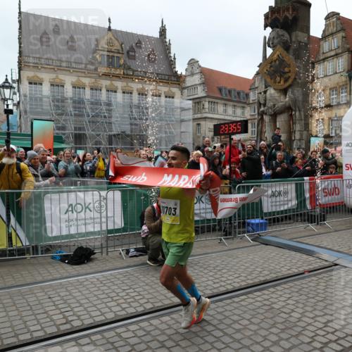 05.10.2025 - 20. swb-Marathon Bremen Yannick Fuchs http://msf.ph/oto/9264543 05.10.2025 12:04:45 Ziel 11703 meine-sportfotos.de